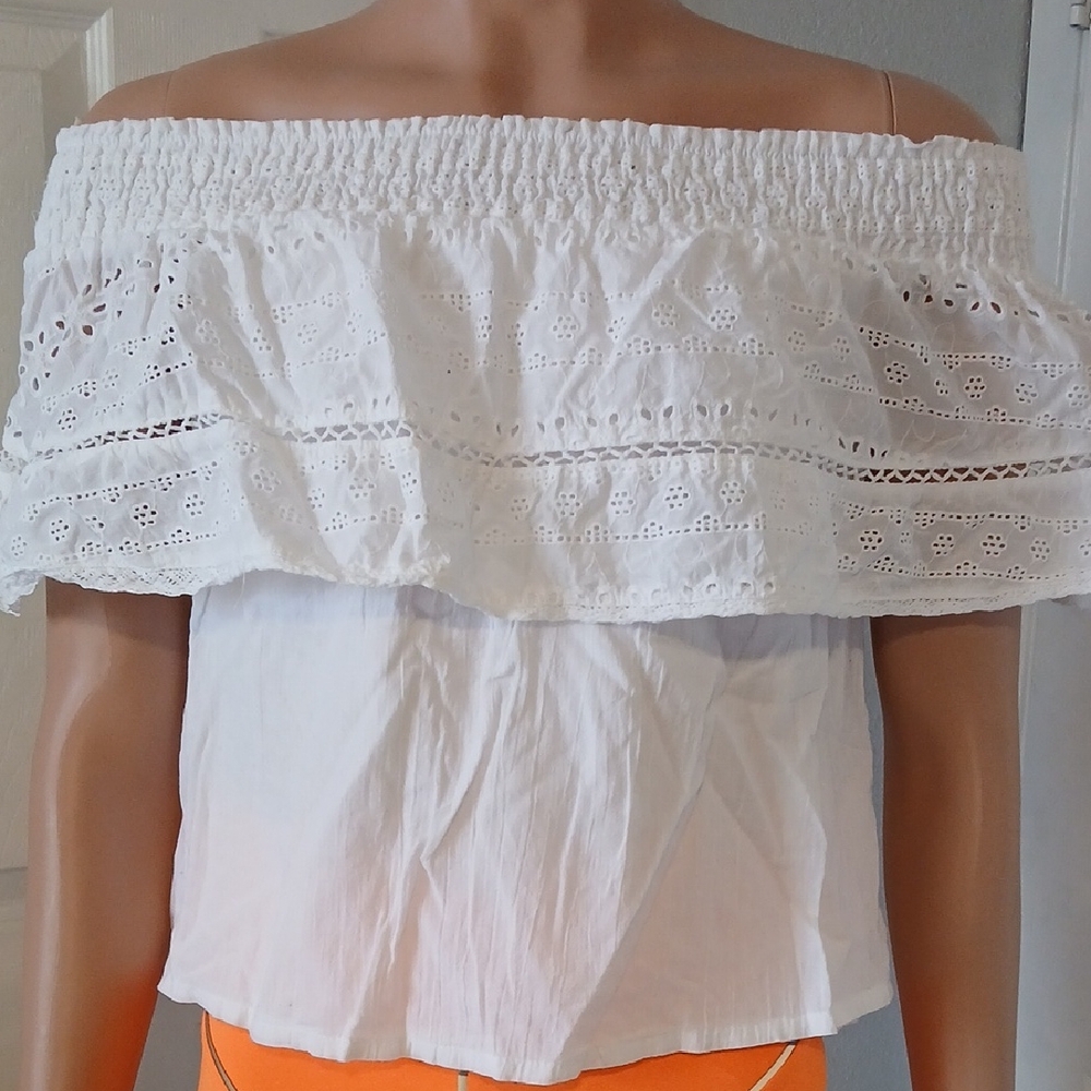 Sofia by Sofia Vergara White Off-Shoulder Eyelet Blouse